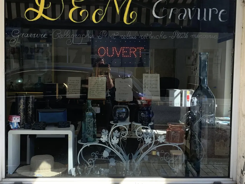 Vitrine Dem Gravure